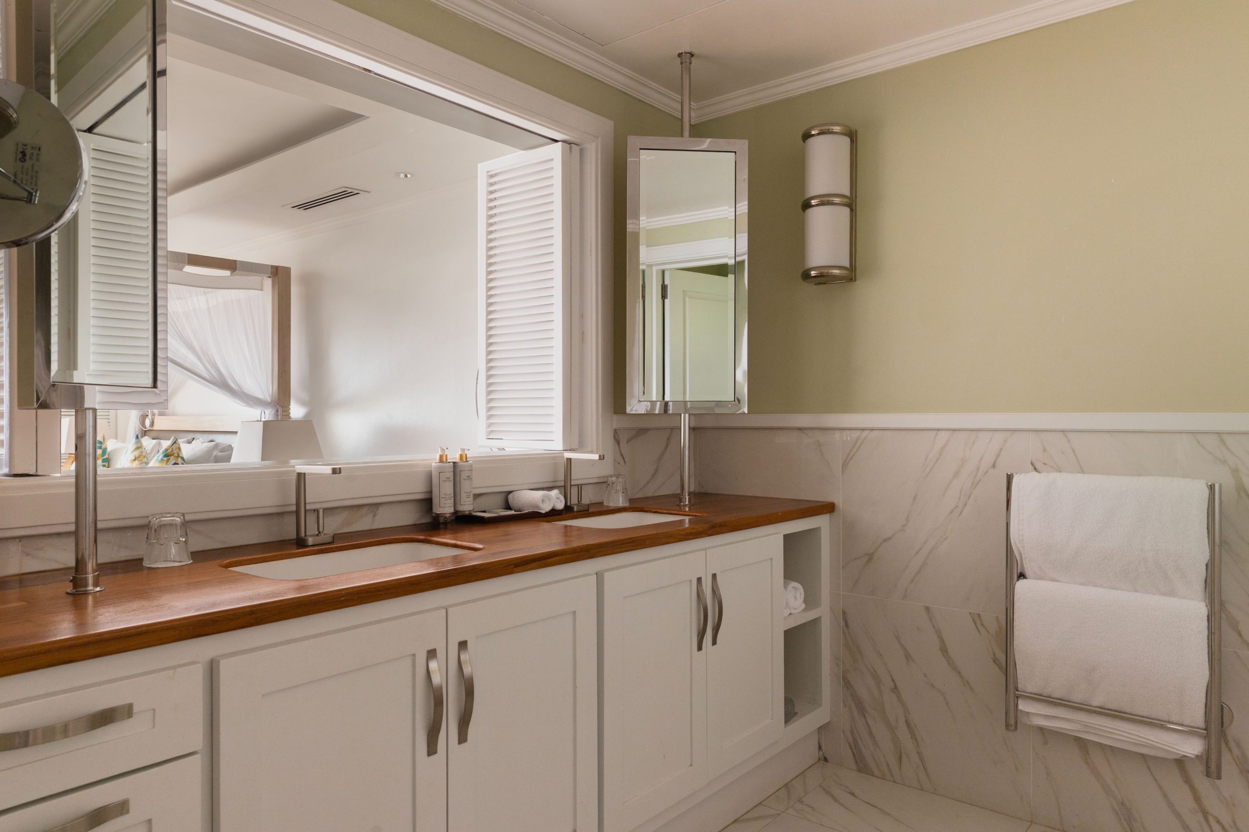 1 bedroom ocean view bathroom 1 – March 2025 TC