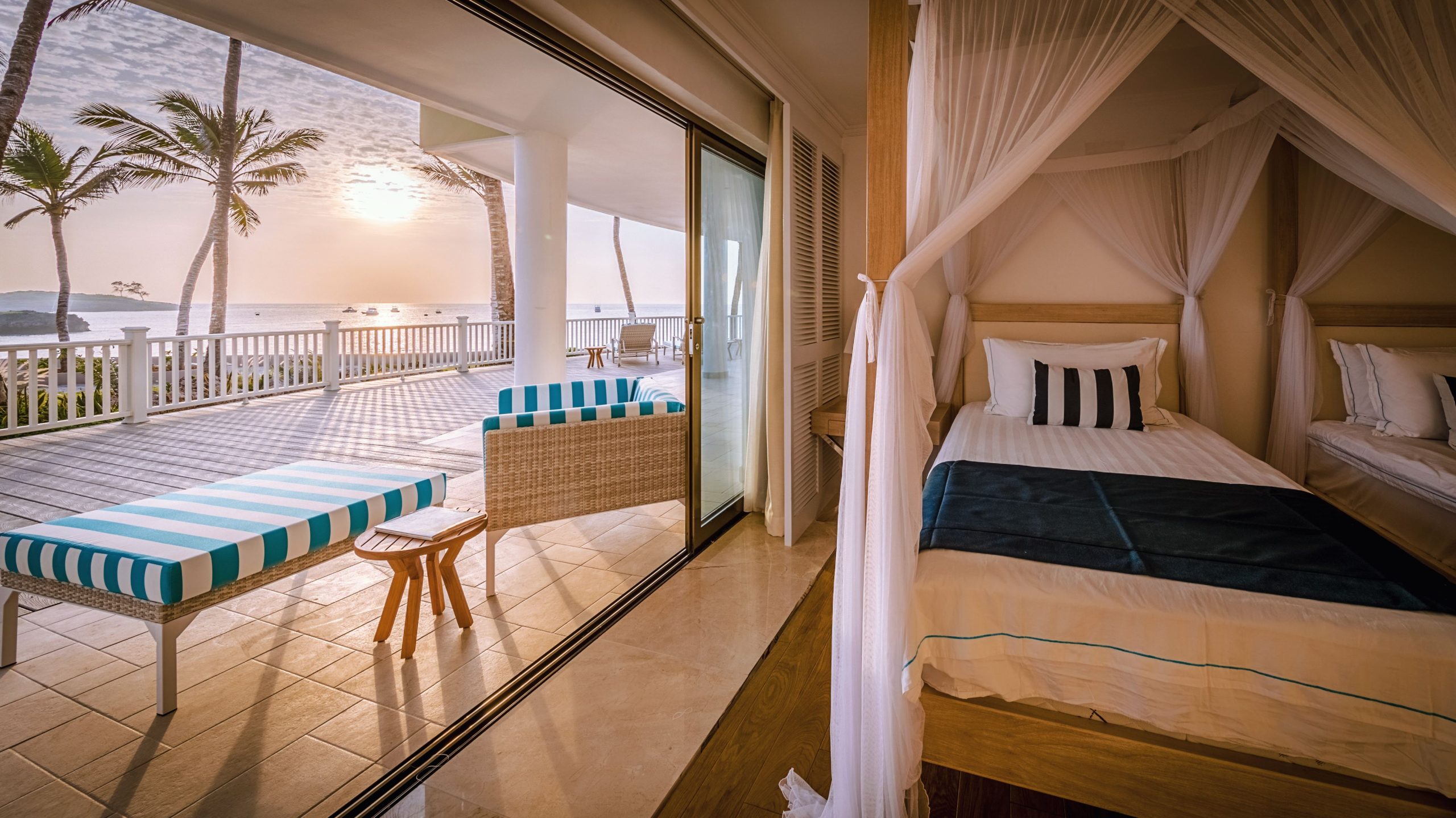 2 Bedroom deluxe ocean view balcony & beds
