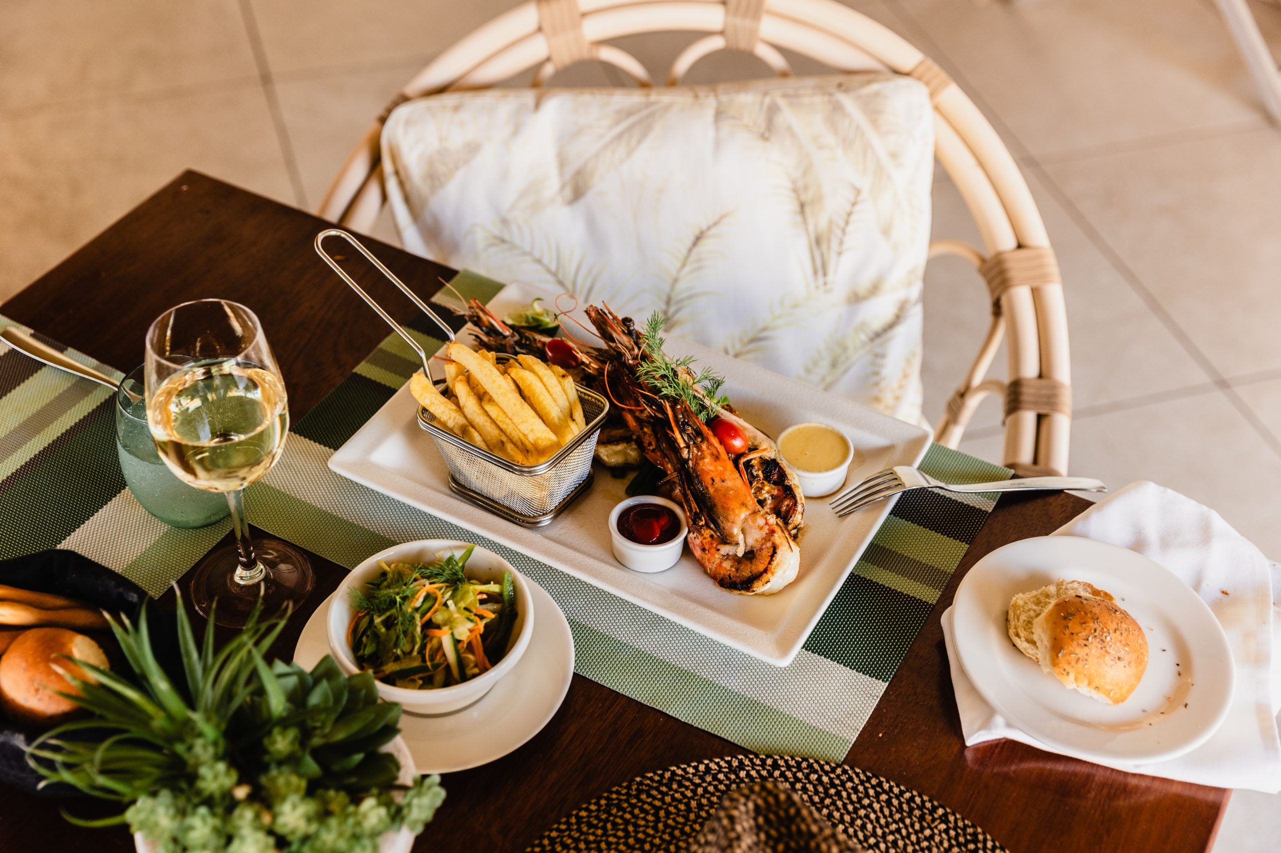Restaurant dining 1