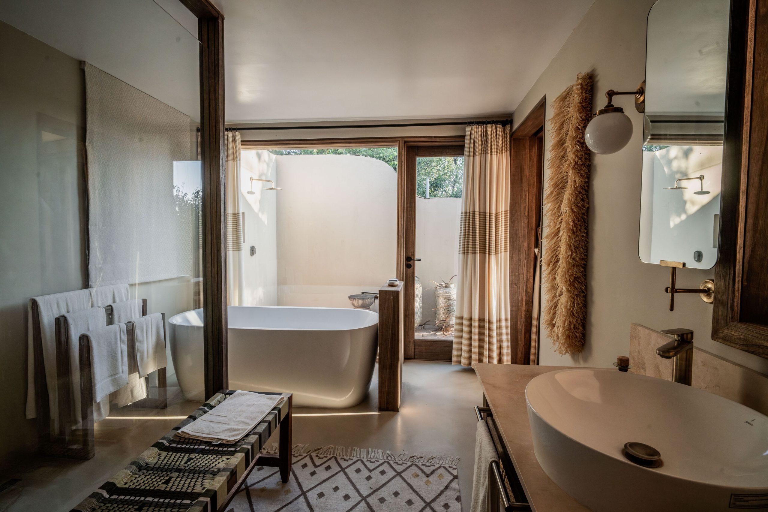 Chui private villa bathroom 1
